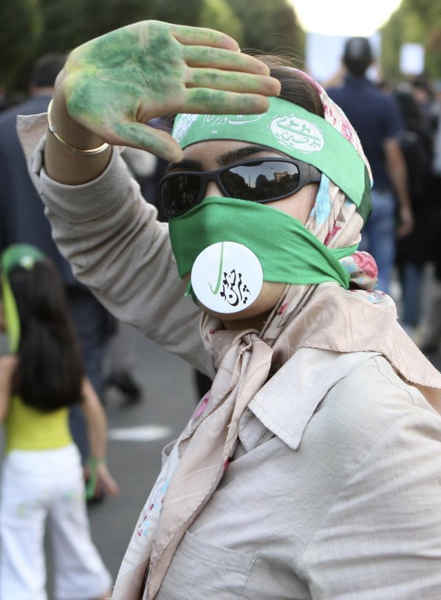 Účastnice teheránského protestu. | Foto: Reuters