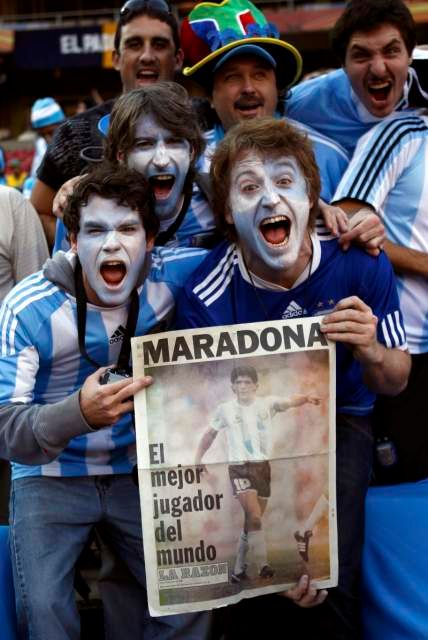 Fotbalový polobůh - Maradona! | Foto: Reuters