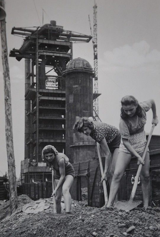 Letní mládežnická brigáda (1952). | Foto: Akreditovaný archiv ArcelorMittal Ostrava a.s.