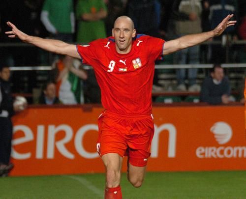 Jan Koller se raduje z vyrovnávacího gólu v utkání kvalifikace ME 2008 s Irskem. | Foto: Reuters