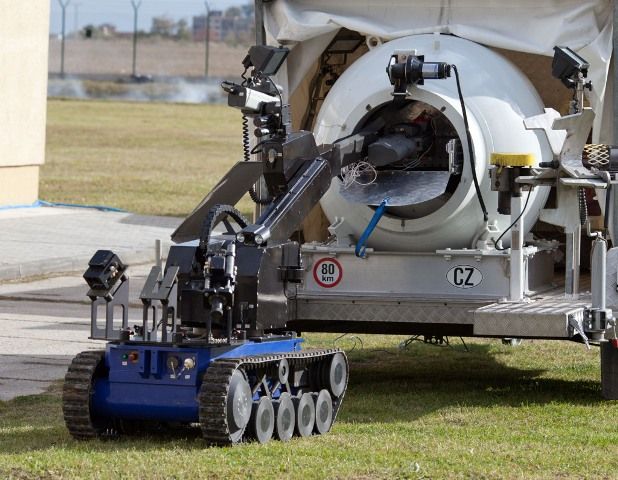 Do akce se zapojil i speciální robot pyrotechniků. | Foto: Policie ČR