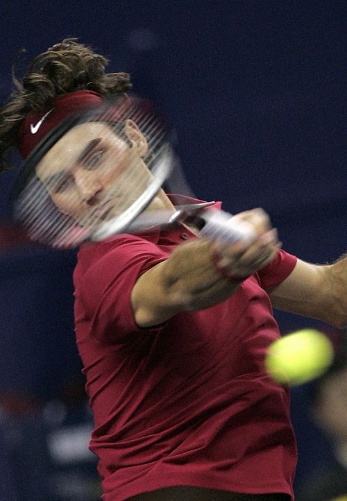 Roger Federer v souboji s Nikolajem Davyděnkem na Turnaji mistrů v Šanghaji. | Foto: Reuters