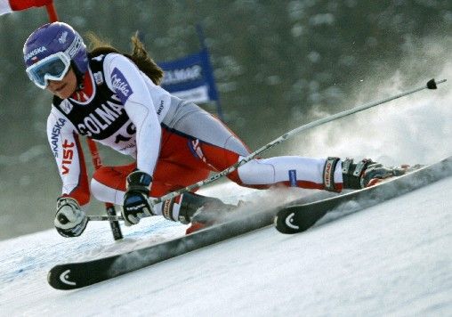 Šárka Záhrobská na trati prvního kola obřího slalomu SP ve Špindlerově Mlýně. | Foto: Reuters