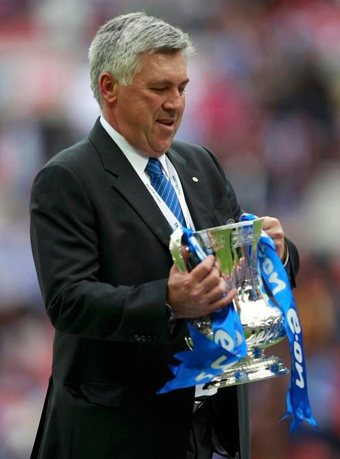 Carlo Ancelotti s trofejí | Foto: Sport