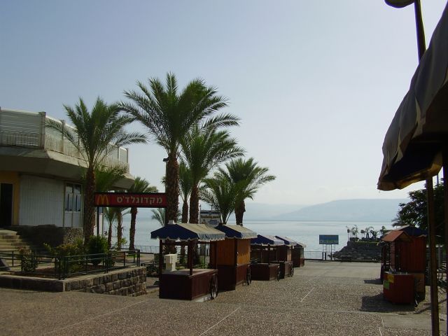 Tiberias - Vyhlášené letovisko s nádhernými scenériemi a luxusními hotely u Galilejského jezera zůstalo prázdné. | Foto: Martin Novák