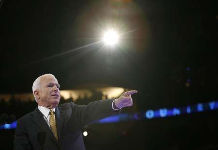 Chcete změnu? Volte mě, vyzval Američany McCain. | Foto: Reuters