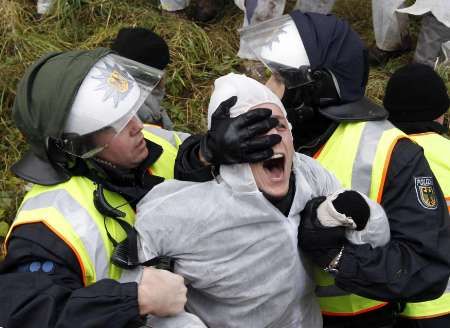 Vlak s odpadem z Francie je dvanáctý v historii a měl by být poslední. | Foto: Reuters