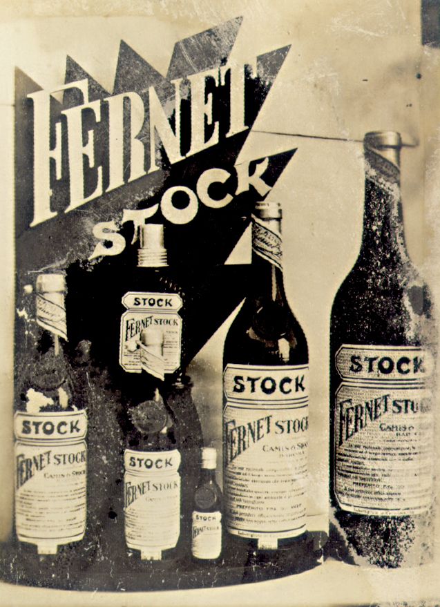 Do výroby fernetu se Lionello Stock pustil v roce 1927 poté, co italská konkurenční společnost Branca porušila dohodu a začala vyrábět koňak. Původně měl na základě gentlemanské dohody dodávat koňaky, brandy a další vinné destiláty právě Stock, zatímco Fratelli Branca Distillerie zase hořké bylinné likéry, takzvané fernety. | Foto: Stock