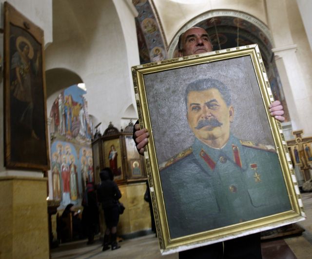 Stalin původně navštěvoval seminář, nakonec se ale stal nepřítelem křesťanských církví. | Foto: Reuters