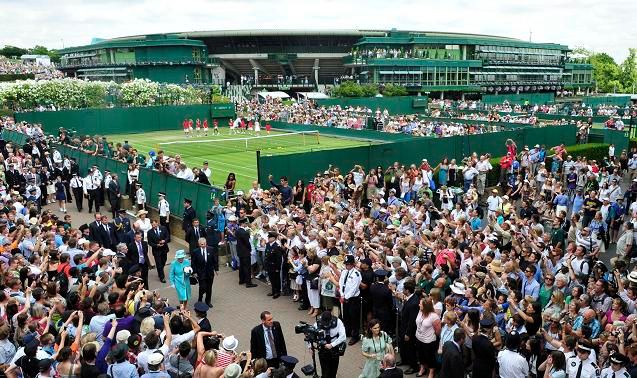 Pozor, uvolněte místo. Přichází její veličenstvo. | Foto: Sport