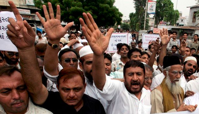 Nechceme být spojováni s výbuchy! Protesty muslimů proti útokům, Ahmadábád. | Foto: Reuters