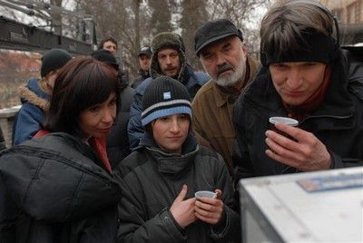 Zdeněk Svěrák s Janem Svěrákem při natáčení Vratných lahví | Foto: Aktuálně.cz