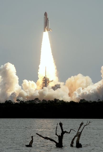 Raketoplán Atlantis několik sekund po startu. | Foto: čtk