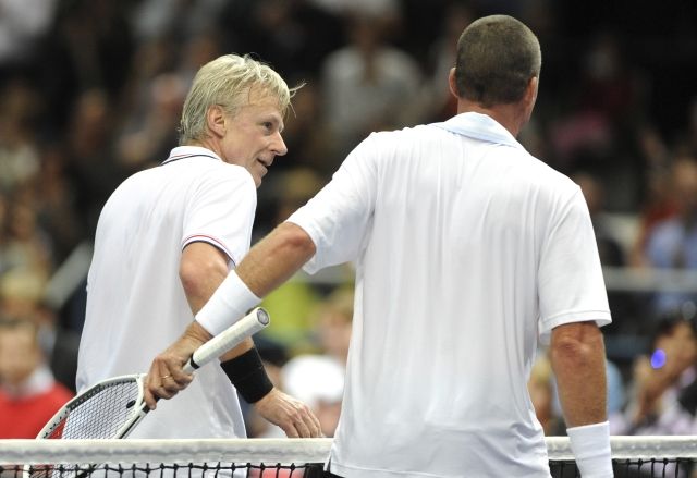 Dvě legendy na ostravském kurtu: domácí Ivan Lendl, jako host Björn Borg. | Foto: ČTK