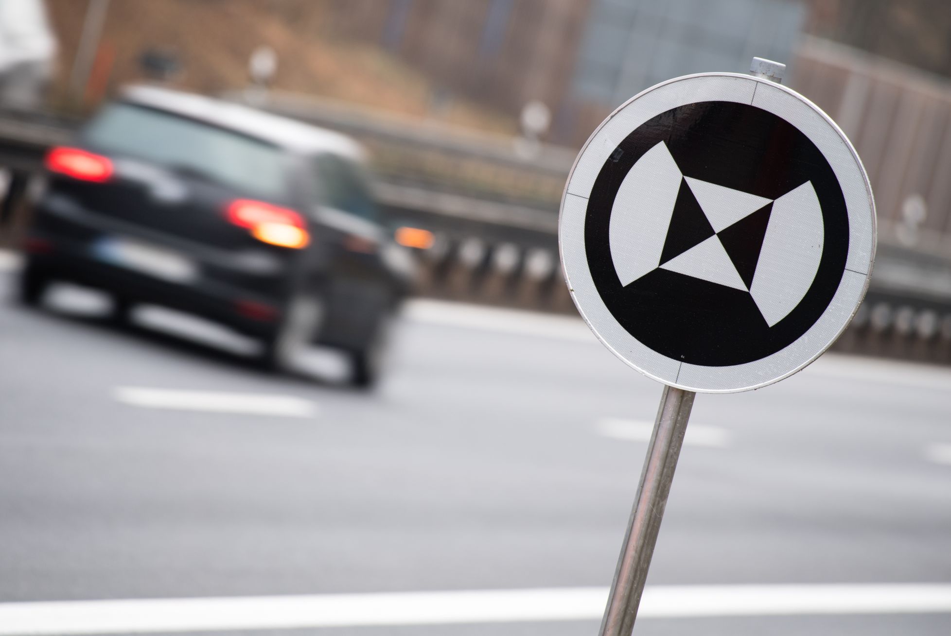 Mysteriöse Schilder auf deutschen Autobahnen nerven Autofahrer, sind aber nichts für sie