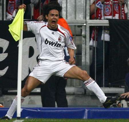 Útočník AC Milán Filippo Inzaghi slaví gól do sítě Bayernu. | Foto: Reuters