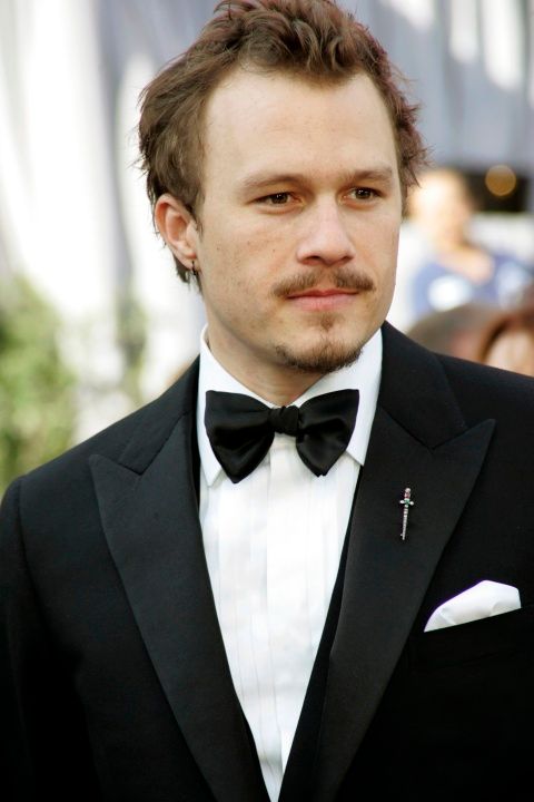 Heath Ledger na loňském předávání Oscarů, kdy byl nominován v herecké kategorii za film Zkrocená hora. Zlatou sošku nakonec nezískal. | Foto: Reuters