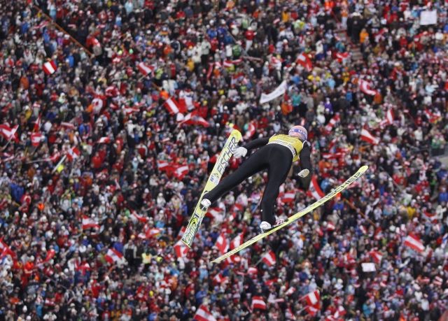 Věrní rakouští fandové ho provázeli během celého Turné. | Foto: Reuters