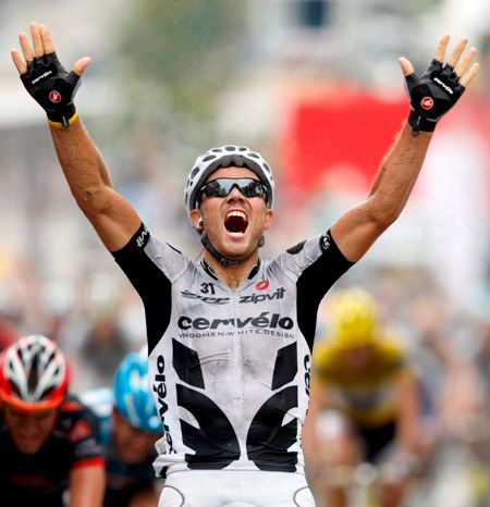 Thor Hushovd se raduje z vítězství v šesté etapě Tour de France v Barceloně | Foto: Reuters