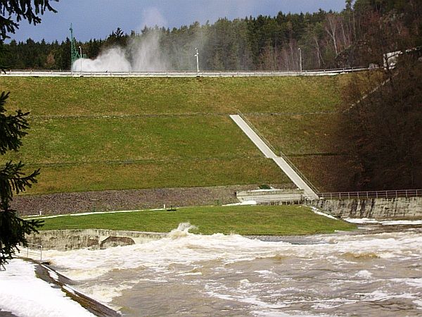 Odtok z nádrže Hracholusky | Foto: in-pocasi.cz