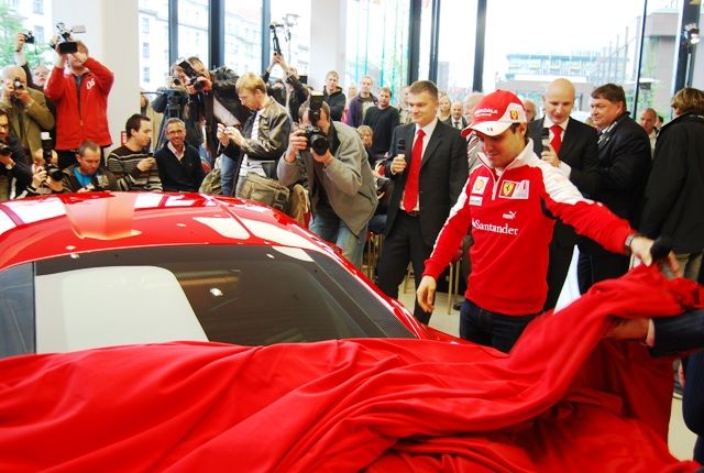 A také asistoval tuzemské premiéře F 458 Italia | Foto: Radek Pecák