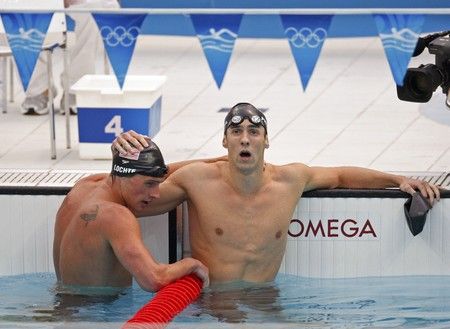 Další dvě medaile pro USA. Zlatý Phelps, bronzový Lochte. | Foto: Reuters