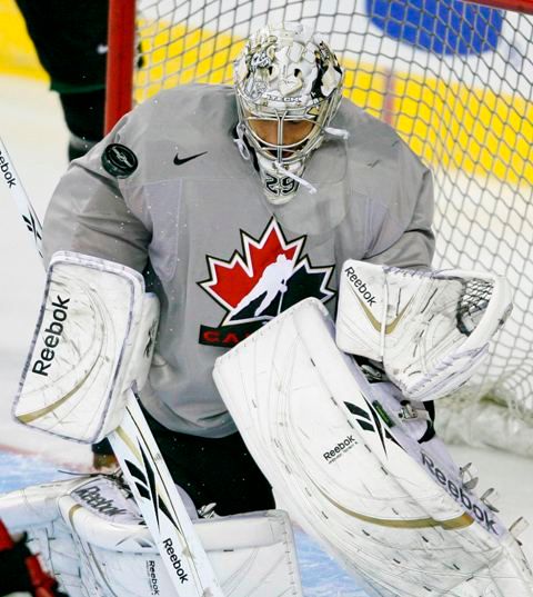 Brankář Pittsburghu Marc-Andre Fleury v akci. | Foto: Reuters