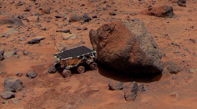 Vozítko Sojourner prohledávalo Mars více než dva a půl měsíce. Na planetu jej dopravila sonda Mars Pathfinder 4. července 1997. | Foto: NASA