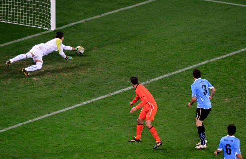 ... a míč s lehkou tečí zapadl do uruguajské brány. | Foto: Tomáš  Kubánek