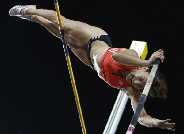 Jelena Isinbajevová po dramatu na 480 cm nakonec zůstala ve hře o poklad. | Foto: Reuters