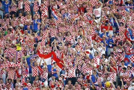 Chorvatší fanoušci v ochozech berlínského stadionu při zápase s Brazílií. | Foto: Reuters