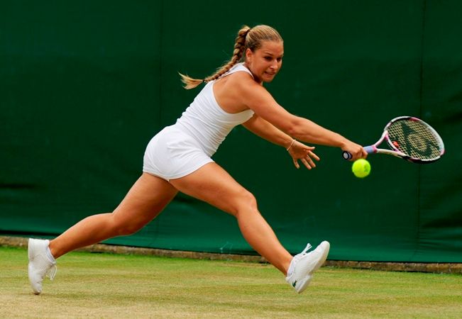 Dominika Cibulkové absolvovala v pátek dramatický duel s Ruskou Vesninovou. | Foto: Reuters