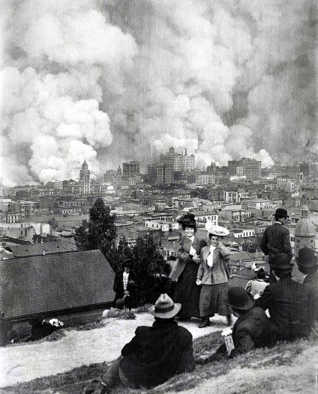 Oheň ničí město. Zemětřesení, které postihlo San Francisco 18. dubna 1906 dosáhlo 8,3 stupňů Richterovy škály a způsobilo požár, který byl pro město mnohem více zničující. | Foto: ČTK/AP