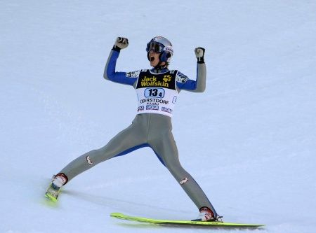 Rakušan Gregor Schlierenzauer se raduje po svém pokusu na MS v letech na lyžích v Oberstdorfu. | Foto: Reuters