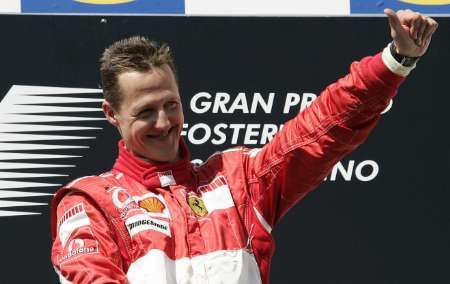 Michael Schumacher se raduje z vítězství ve Velké ceně San Marina. | Foto: Reuters