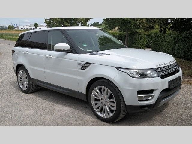 12.-9. To je mimochodem stejně jako tři následující auta, která se prodala rovněž za 2 500 000 korun. Je jím jak Range Rover HSE TDV6, který byl vyroben vloni, ale prodán letos (ilustrační foto)... | Foto: Výrobci