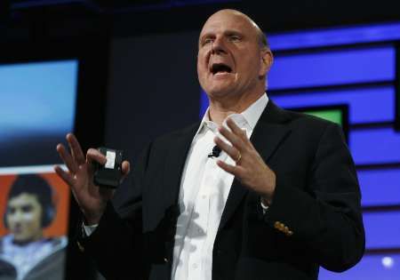 Steve Balmer, Brad Brooks a další představitelé Microsoftu spustili prodej nových Windows7 | Foto: Reuters