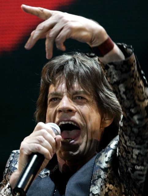 Zpěvák Rolling Stones Mich Jagger při jarním koncertu v Pekingu. Brněnský koncert kapela zrušila. | Foto: čtk