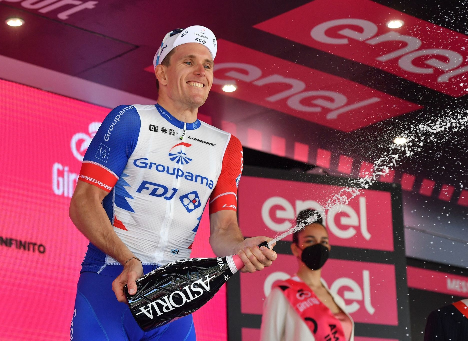 Démare eguaglia il record della leggenda francese con la vittoria della sesta tappa al Giro