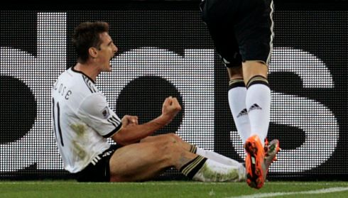 Miroslav Klose, autor druhého gólu Německa. Na šampionátech celkem vsítil už 11 branek a patří mu páté místo historických tabulek. | Foto: Reuters