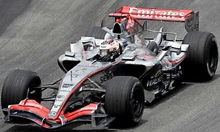 Kimi Räikkönen s McLarenem na trati v Interlagos. | Foto: Reuters