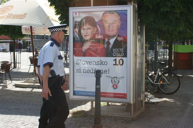 Nacionalistu Jána Slotu by na poutačích a bilboardech nikdo nepoznal. Omládl o několik let | Foto: Tomáš Fránek