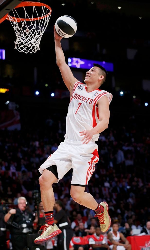 Zasmečoval si i basketbalista Houstonu Rockets Jeremy Lin. | Foto: Reuters