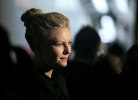 Herečka Kirsten Dunst na včerejší premiéře filmu "Marie Antoinetta" v New Yorku. | Foto: Reuters