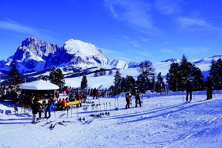 Horské chaty v Dolomitech, pohled na vrcholy Langkofel | Foto: Frieder Blickle