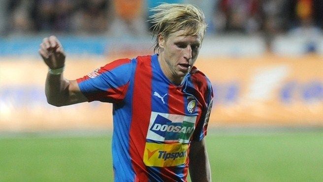 A na druhou stranu obrany je - podobně jako v Plzni - připraven naskočit František Rajtoral. Příbram - Ostrava - Plzeň - Euro - velký přestup do Evropy? Uvidíme, jestli tahle linie jeho kariéry bude fungovat. | Foto: Sport