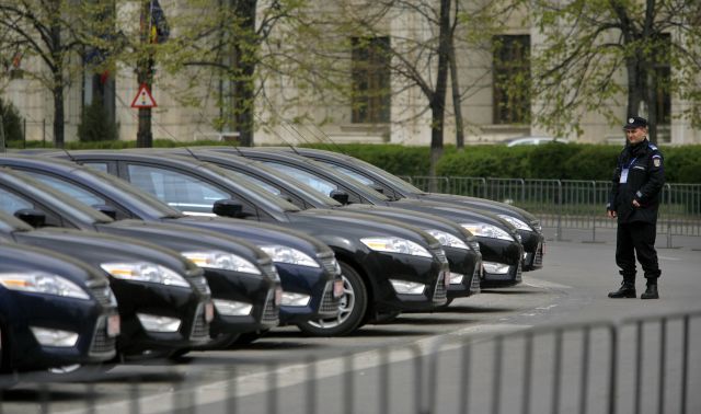 Automobily, připravené pro delegace členských států. | Foto: Reuters