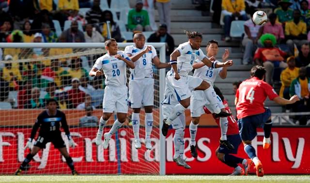 Od začátku se tlačili do šancí a Honduras často jen s námahou odvracel pokusy Jihoameričanů. | Foto: Reuters