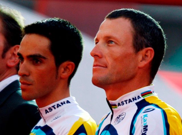 Alberto Contador a Lance Armstrong . | Foto: Reuters