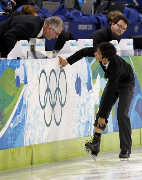 Japonec Oda měl problém s tkaničkami | Foto: Sport